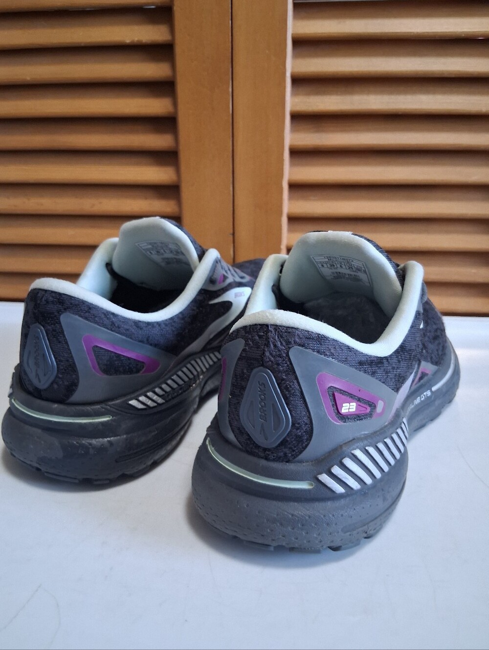 Brooks Women's Adrenaline GTS 23 Athletic Running Sneakers 8 Medium - Picture 5 of 7